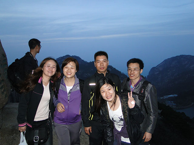 2011。04。30黃山之旅（黃山之上，夜色撩人，人更美?。￢.jpg